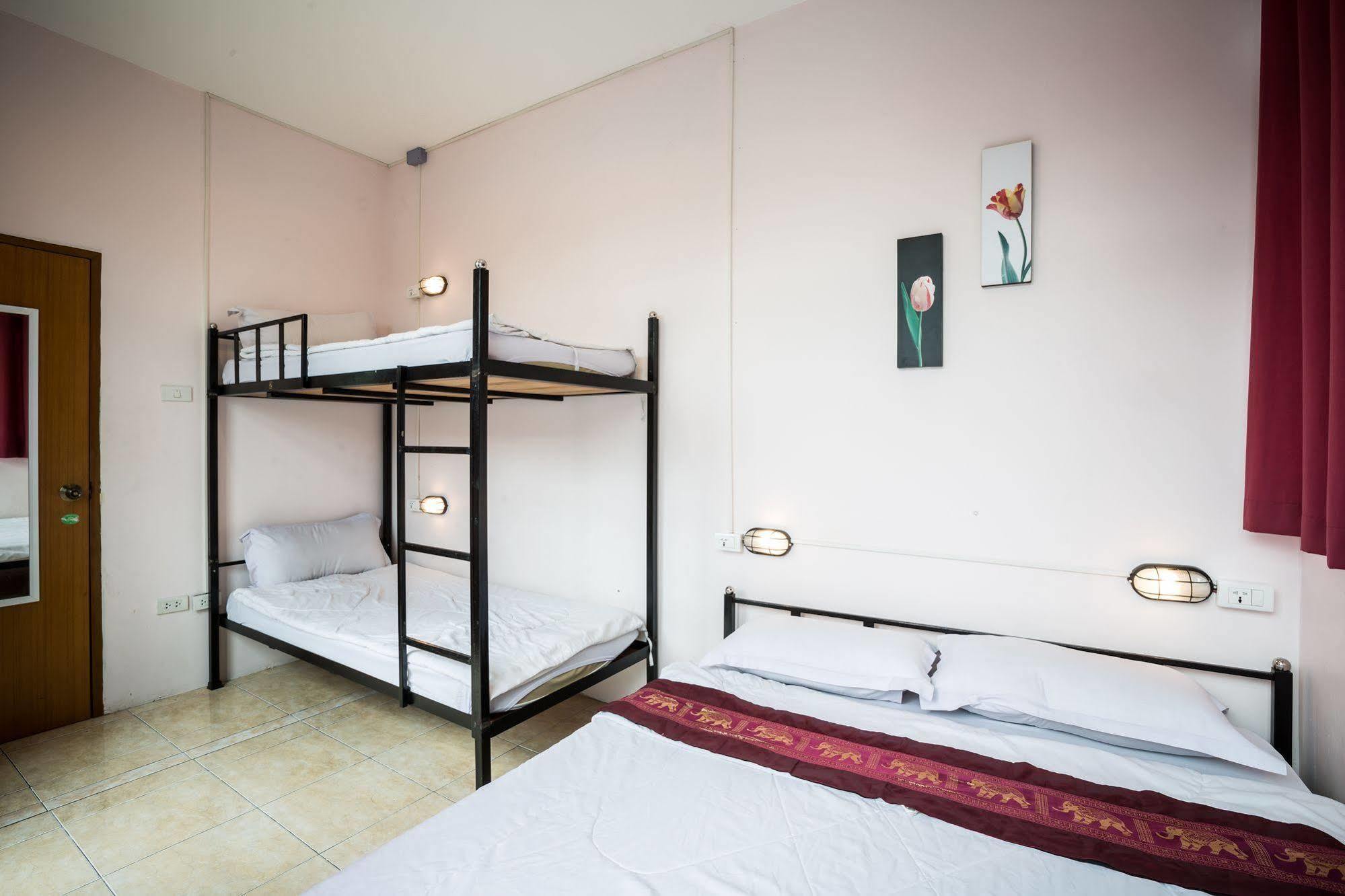 Orchid Hostel Bangkok Exteriör bild